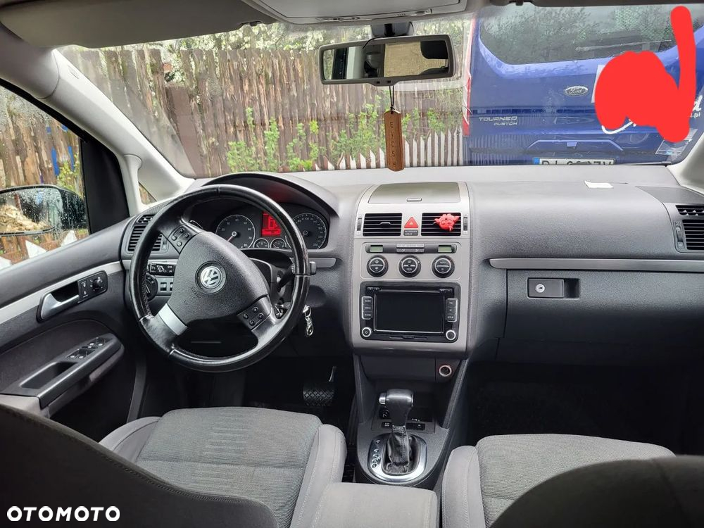 Volkswagen Touran 1.4 TSI Comfortline DSG - 4