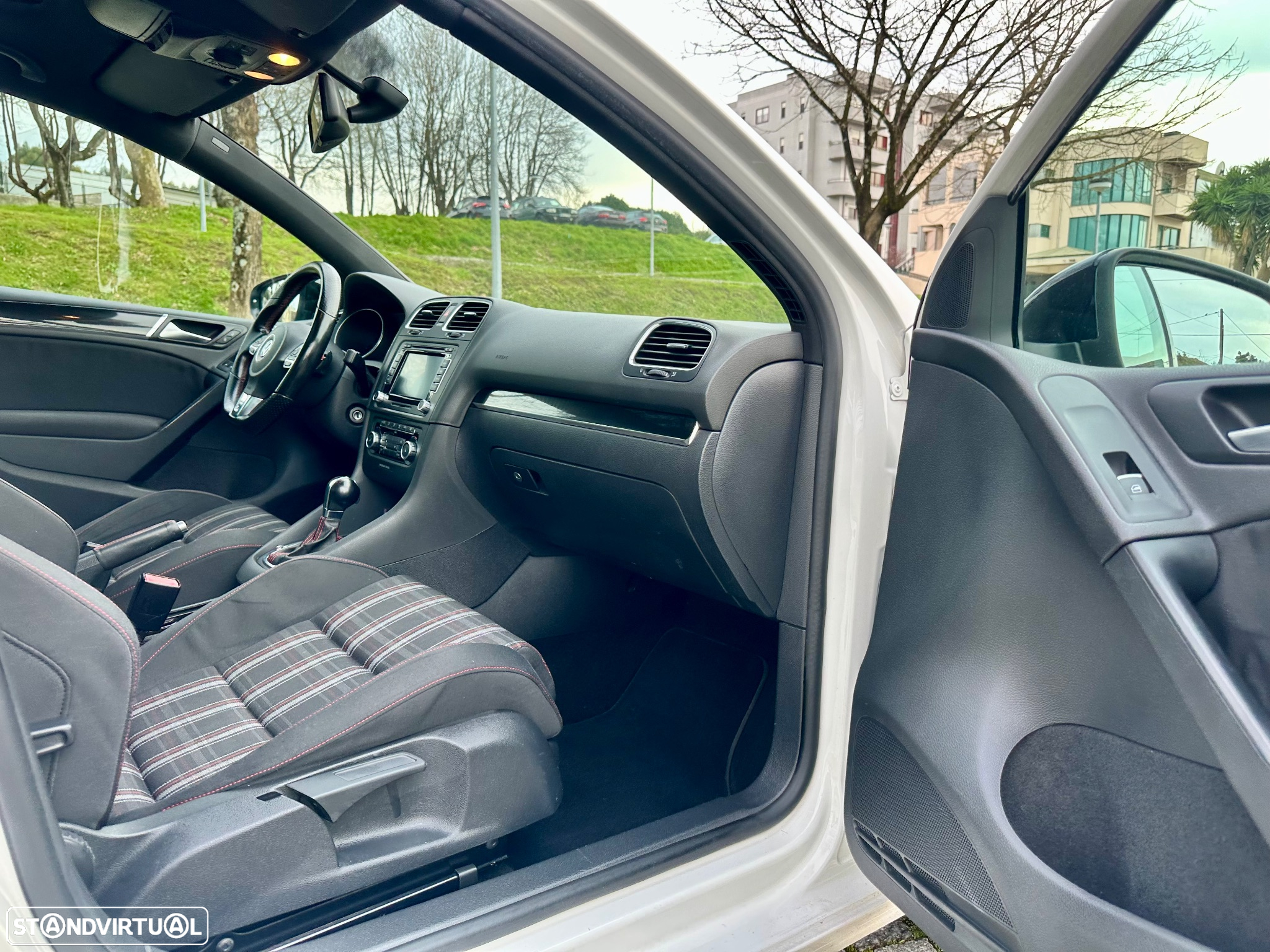 VW Golf 2.0 GTI DSG - 34