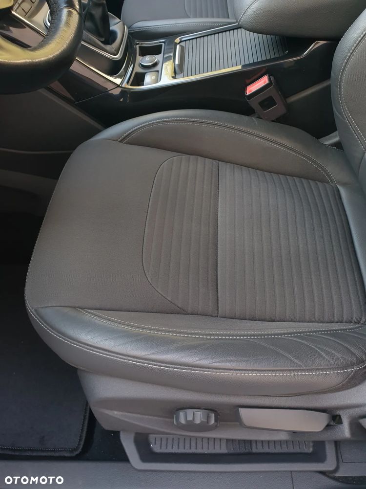 Ford Kuga 2.0 TDCi 2x4 Titanium - 21