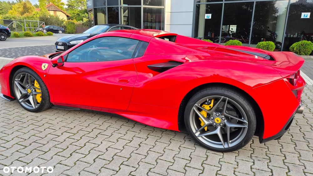 Ferrari F8 Spider - 13
