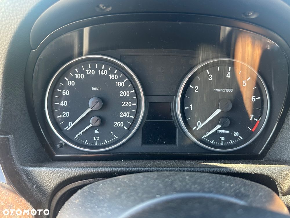 BMW Seria 3 325xi - 14