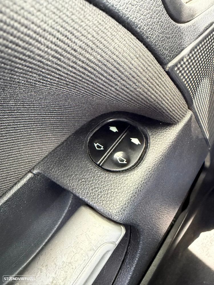 Ford Fiesta 1.4 TDCI Ghia - 17