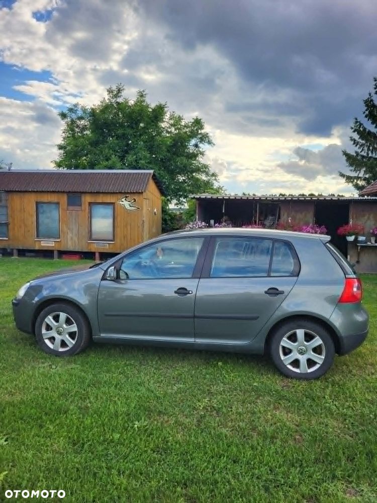 Volkswagen Golf 1.6 FSI Comfortline - 4