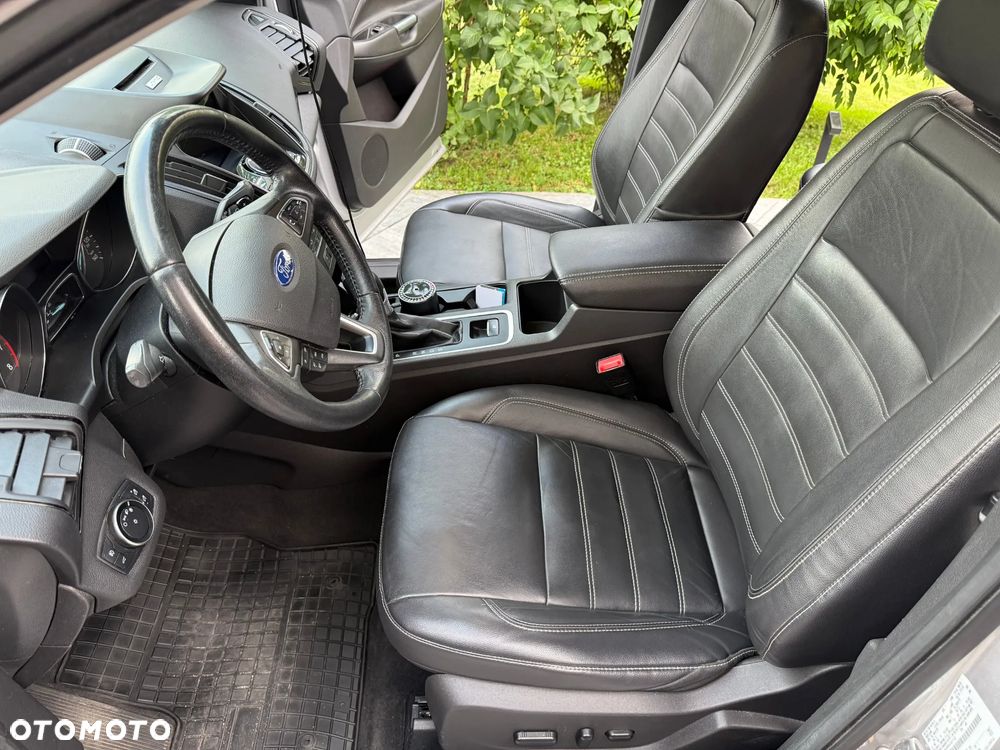 Ford Escape 2.0 EcoBoost AWD Titanium - 17