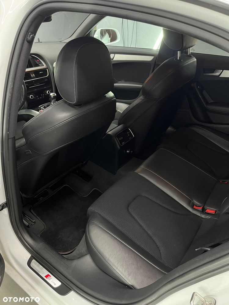 Audi A4 Limousine - 12