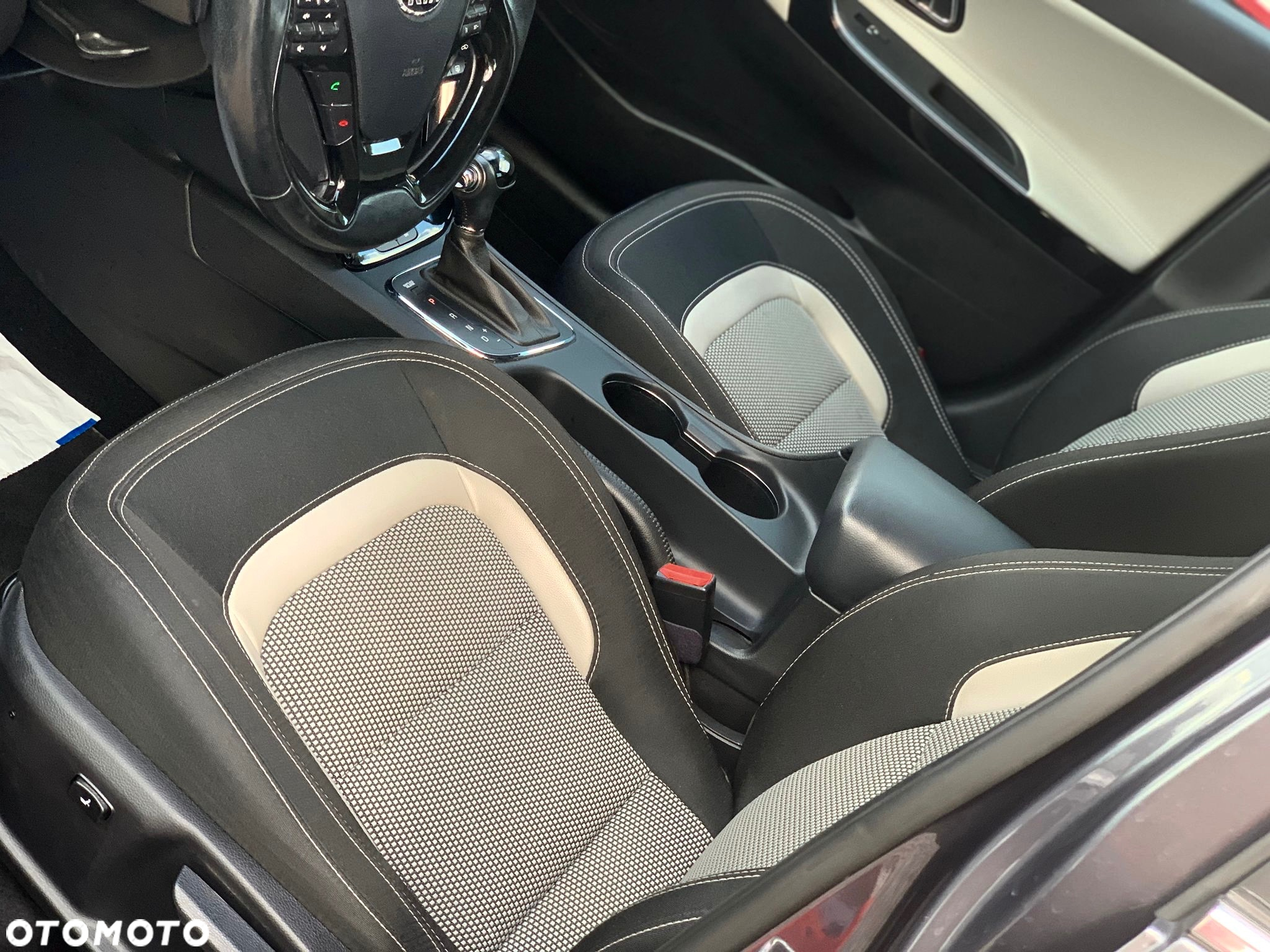 Kia Ceed 1.6 GDI DCT SW Platinum Edition - 10