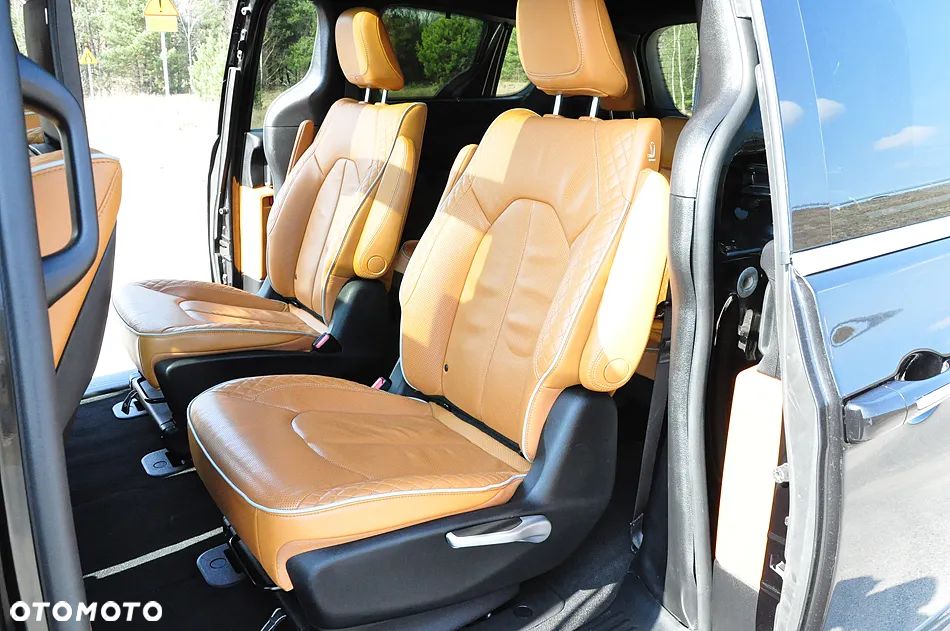 Chrysler Pacifica - 24