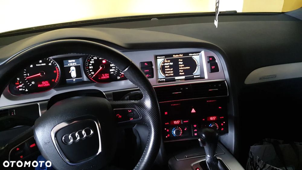 Audi A6 Avant 3.0 TDI quattro S tronic - 32