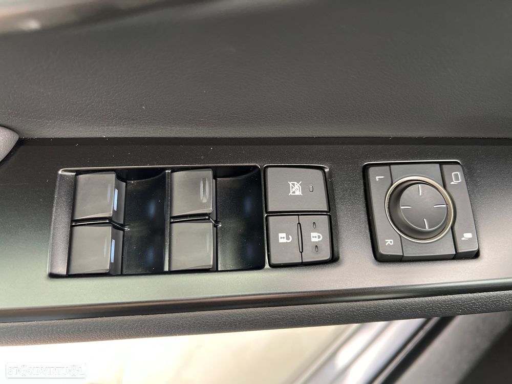 Lexus UX 250h Business - 35
