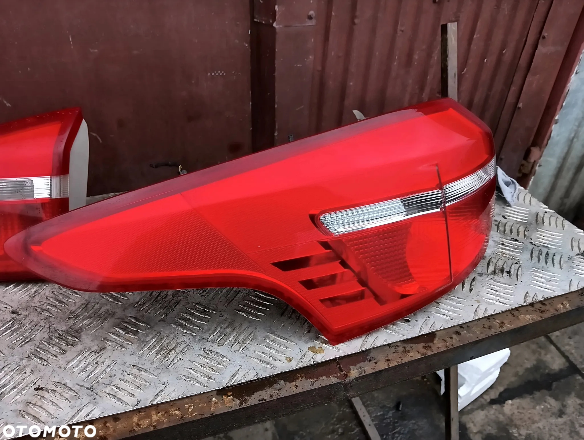 ford focus mk3 lift kombi lampa prawy tyl tylna prawa w blotnik f1eb-13405-da - 3