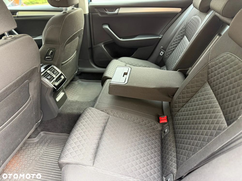 Skoda Superb 2.0 TDI Style DSG - 8