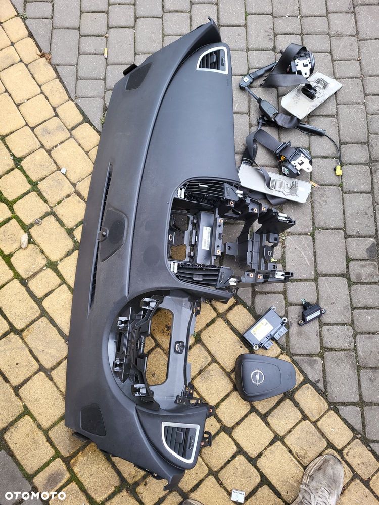Deska rozdzielcza kokpit poduszki opel astra j z 11r komplet