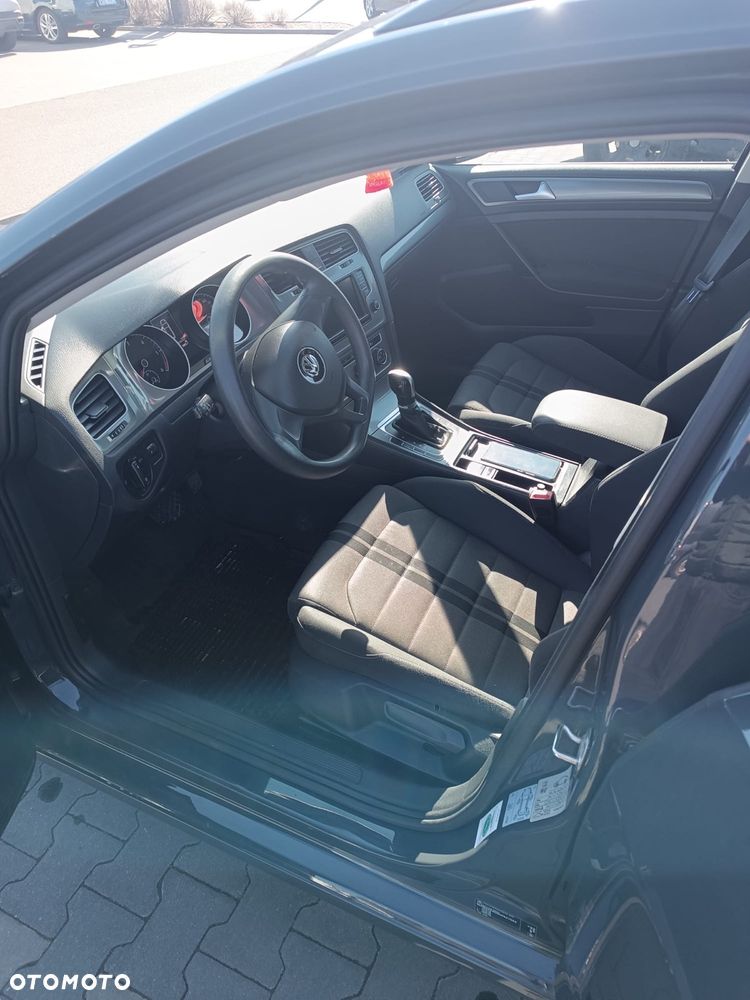 Volkswagen Golf - 10