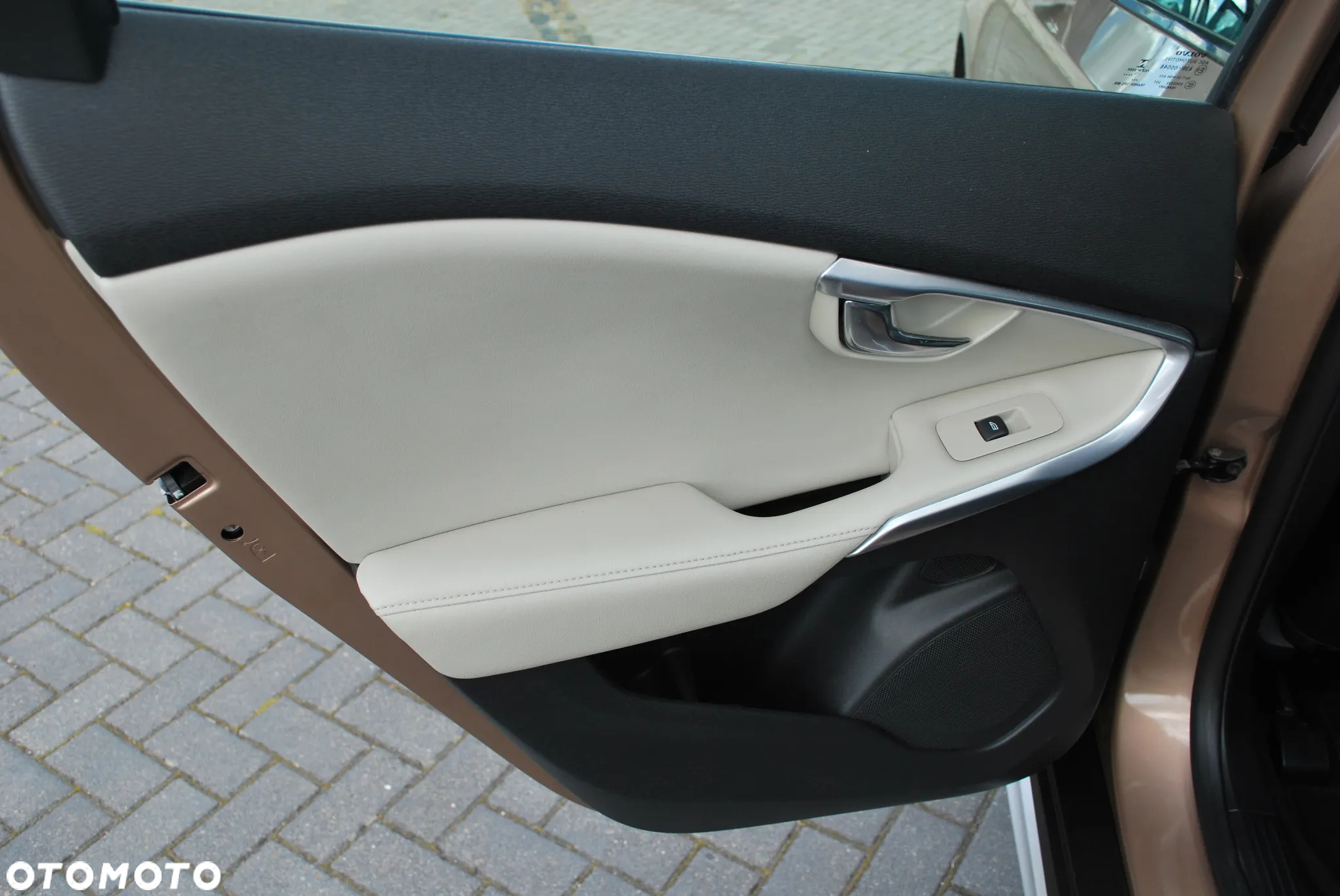 Volvo V40 Cross Country D4 Summum - 24