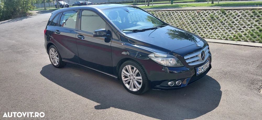 Mercedes-Benz B 180