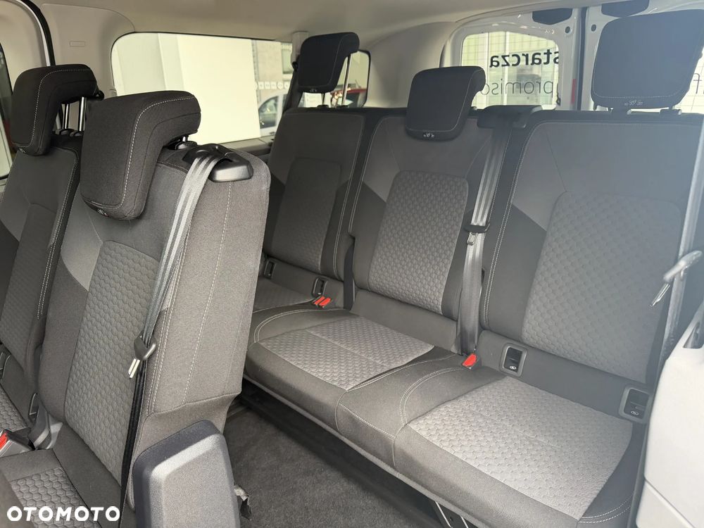 Volkswagen Caravelle - 9