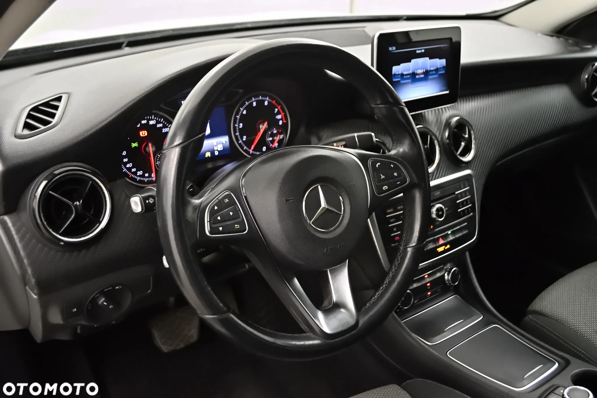 Mercedes-Benz GLA 180 7G-DCT Urban