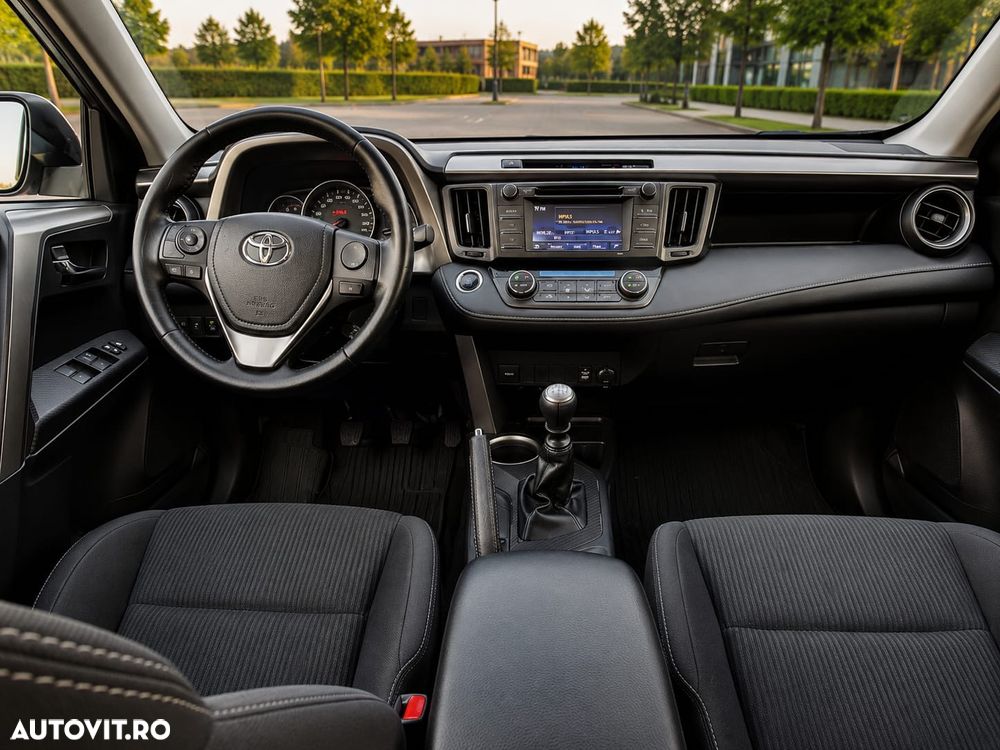 TOYOTA RAV4 2015 — imagine 5