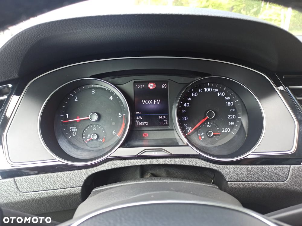 Volkswagen Passat 2.0 TDI SCR Comfortline - 11