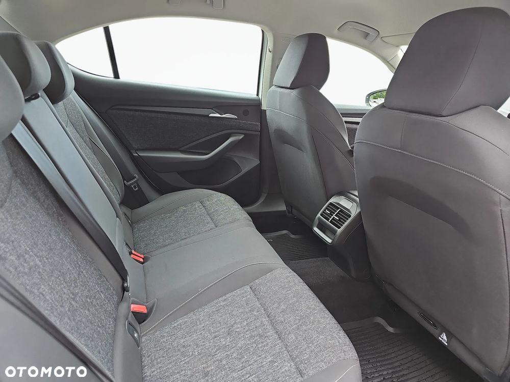 Skoda Superb 2.0 TDI SCR Essence DSG - 11