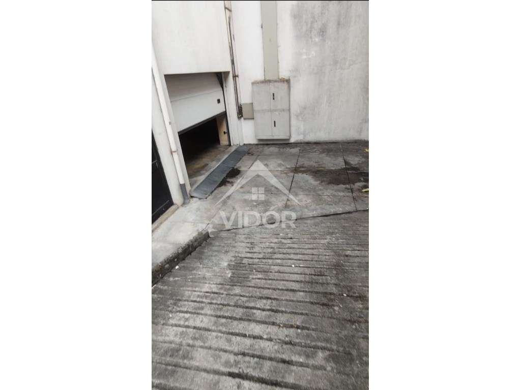 Garagem para Carro junto á Circunvalação - Grande imagem: 2/5