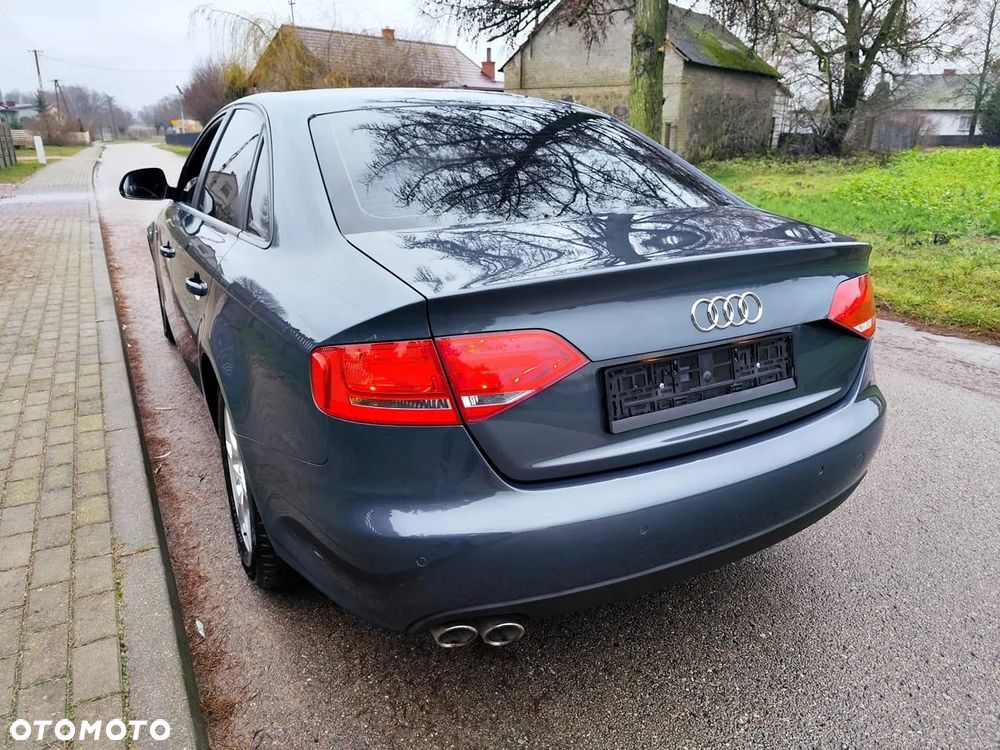 Audi A4 Limousine - 10