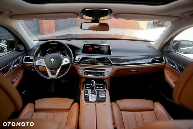 BMW Seria 7 750Li xDrive - 14