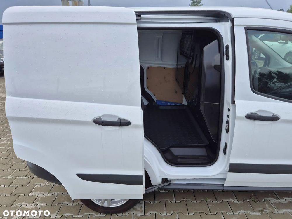 Ford Transit Courier - 25