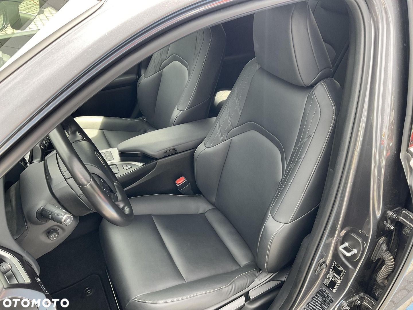Lexus UX - 13