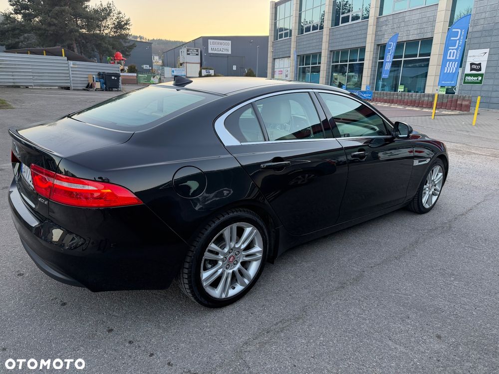 Jaguar XE 2.0 D Prestige - 21