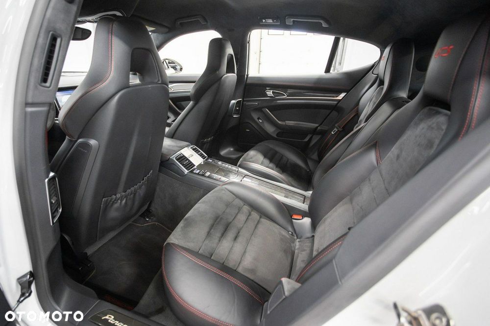 Porsche Panamera - 31