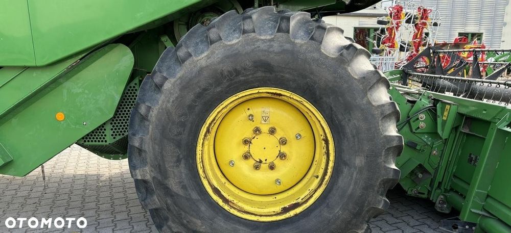 John Deere John Deere 1550 Kombajn zbożowy , 2007 , 1550 WTS,hederu 5,5 m - 9