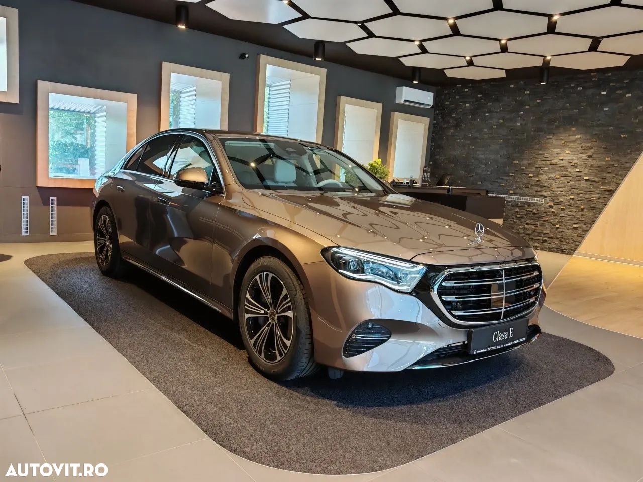 Mercedes-Benz E 220 d MHEV 4MATIC Aut. - 1
