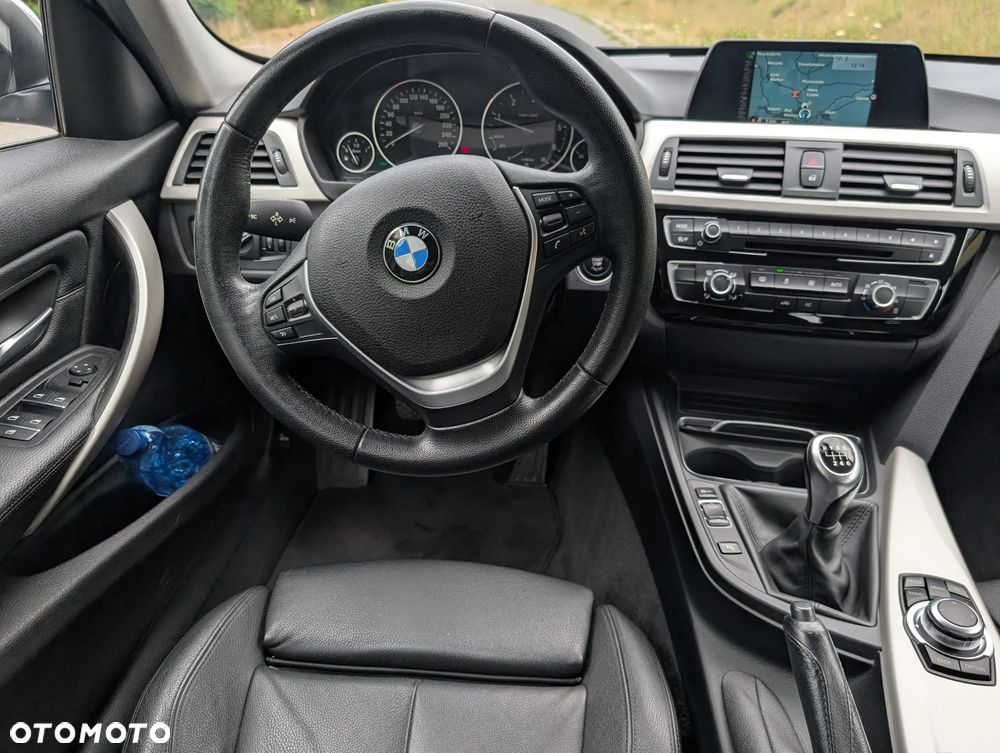 BMW Seria 3 318d xDrive Advantage - 23