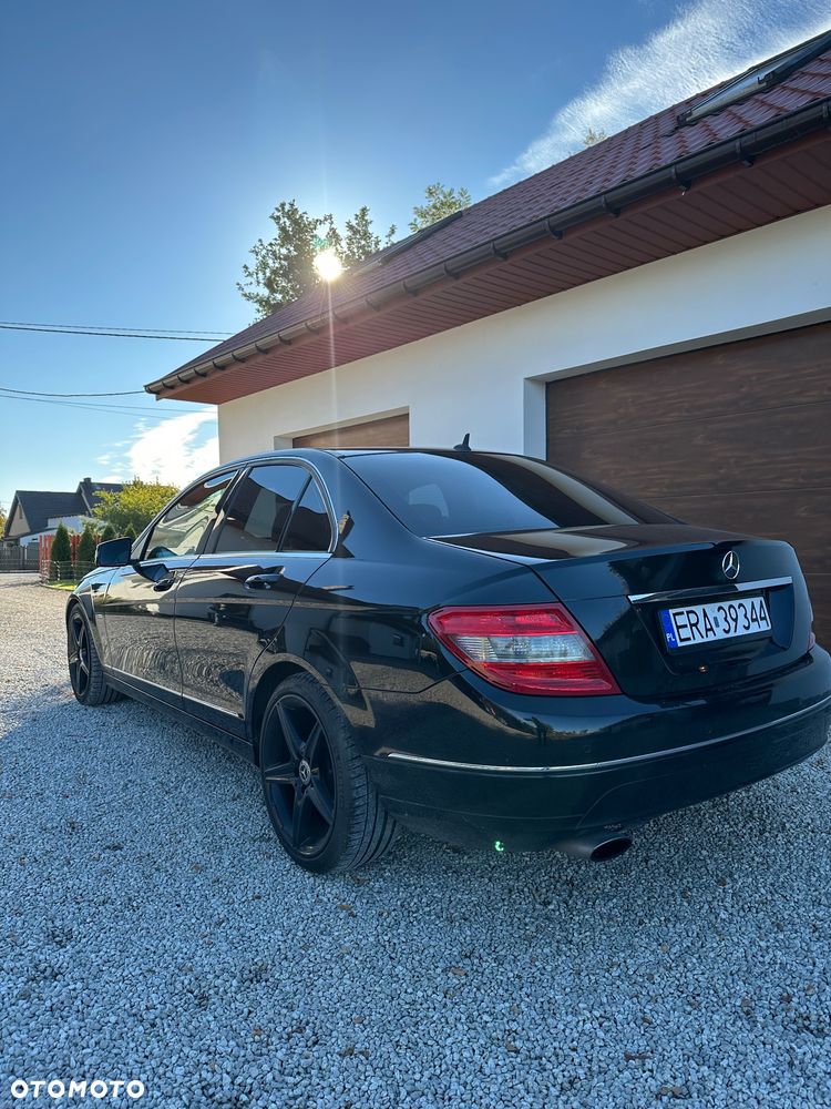 Mercedes-Benz C-Class 2010 photo 3