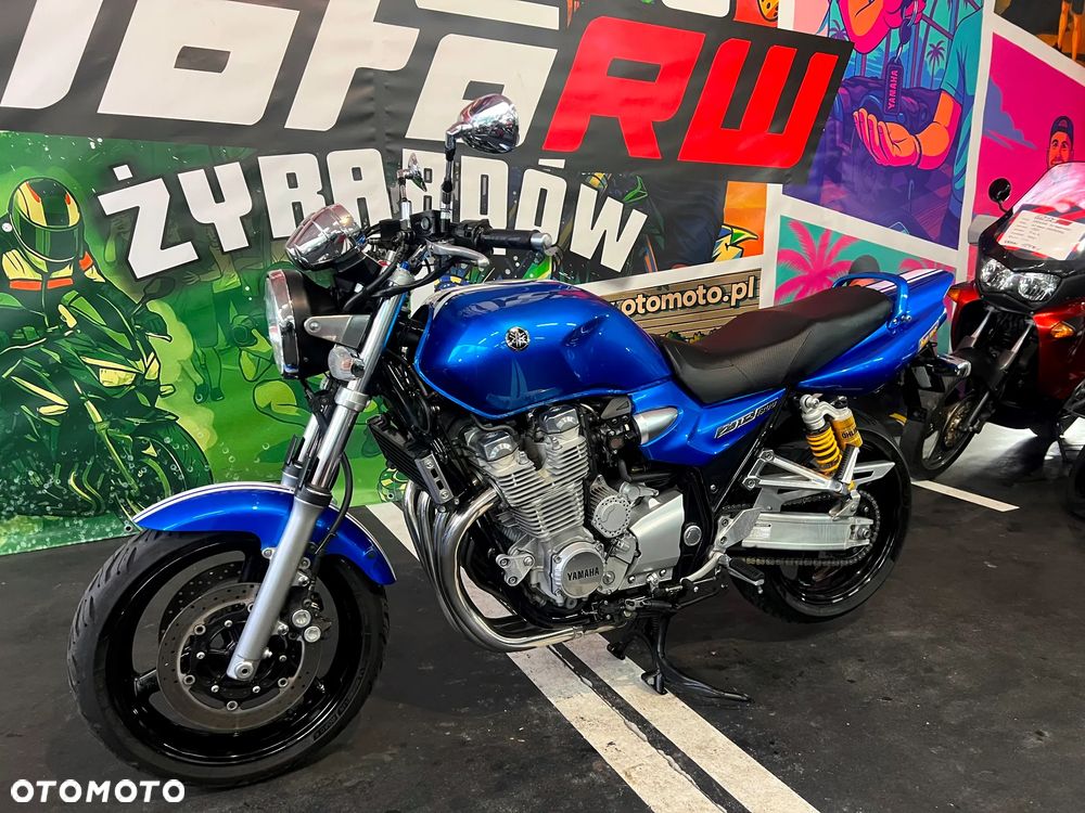 Yamaha XJR - 21