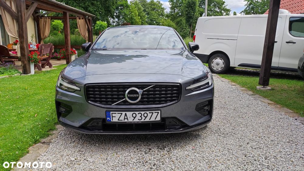 Volvo S60 B4 B R-Design - 2