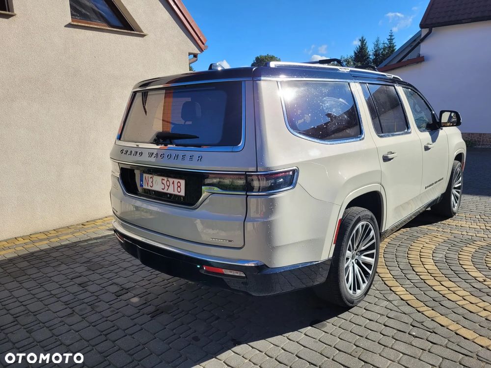Jeep Grand Wagoneer - 5
