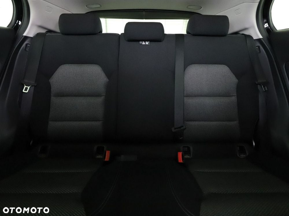 Mercedes-Benz GLA 180 - 19