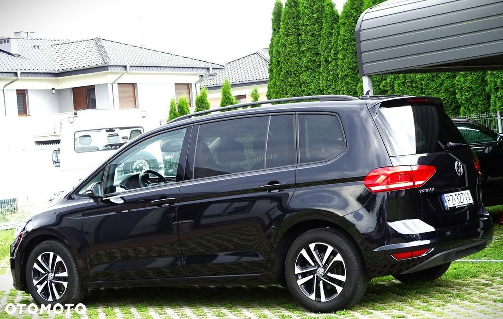 Volkswagen Touran - 12