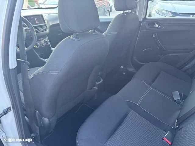 Peugeot 208 1.6 BlueHDi Style - 4