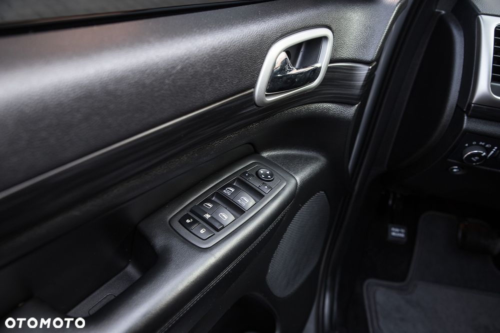 Jeep Grand Cherokee - 15