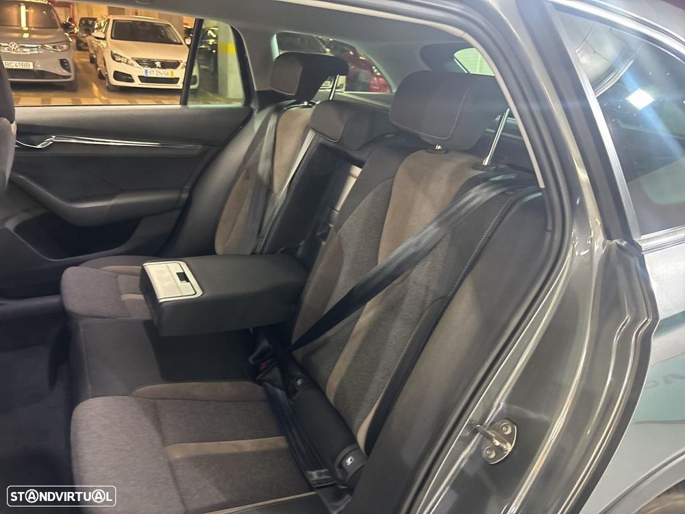 Skoda Octavia Break 2.0 TDI Scoutline - 8