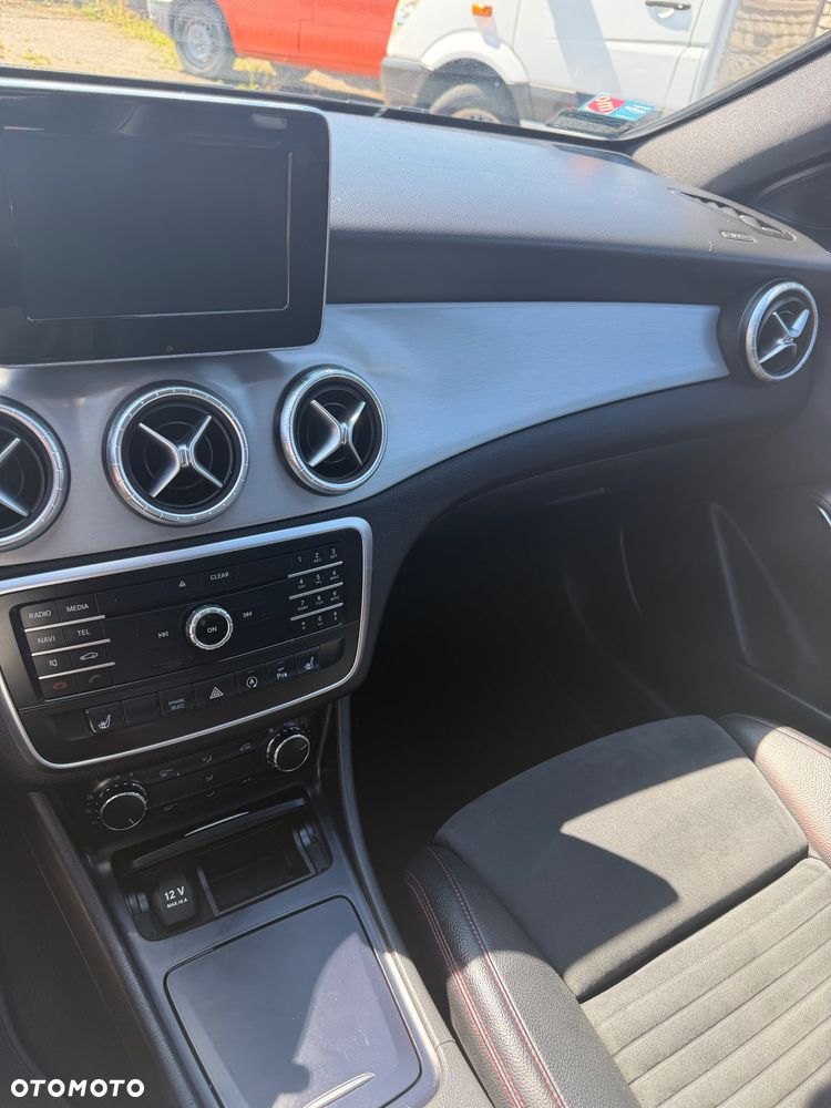 Mercedes-Benz CLA 200 7G-DCT AMG Line - 13