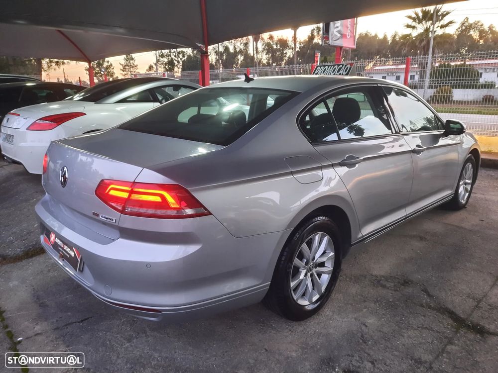 VW Passat 1.6 TDI BlueMotion - 11