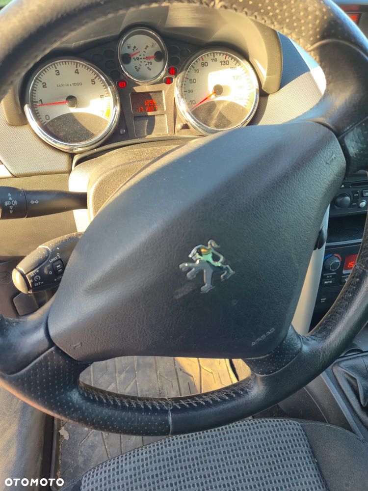 Peugeot 207 1.6 - 13