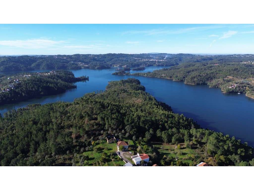 Moradia Maxial de Além || Junto à Albufeira Castelo de Bode - Grande imagem: 2/46