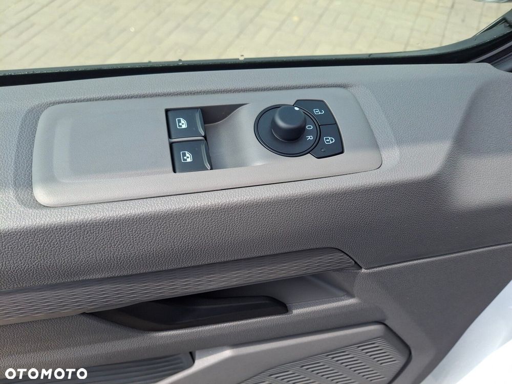 Volkswagen Transporter Furgon 2.0 TDI 150 KM automat - 22