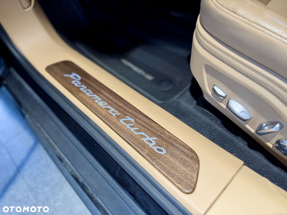 Porsche Panamera Turbo Executive - 8