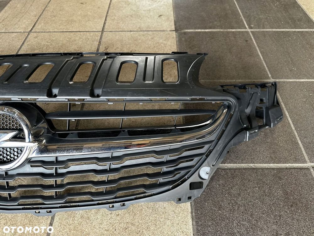 OPEL CORSA E GRILL ATRAPA EMBLEMAT 475498858 39003576 - 7